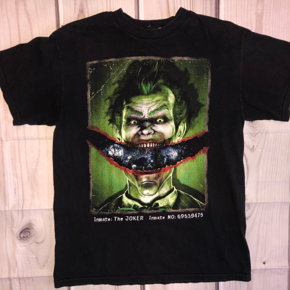 Joker T-shirt Medium EUC